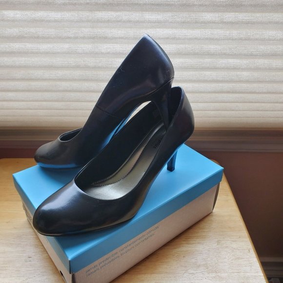 Comfort Plus Women's Karmen Black Pumps Size 8‎ (Wide) - Picture 3 of 5